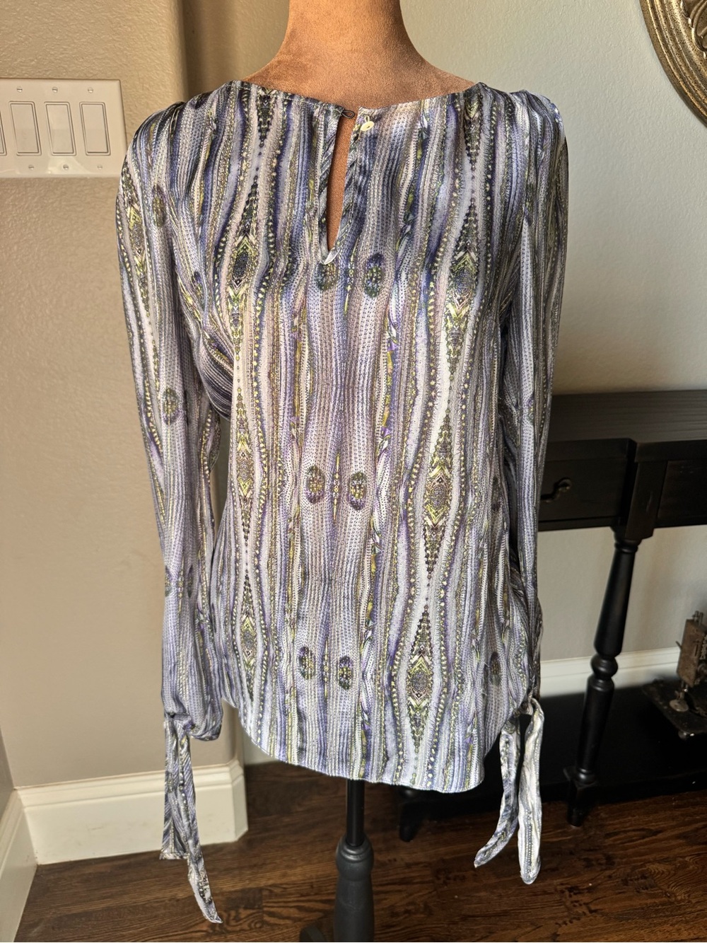 Badgley Mischka Silk Lavender Lurex Long-Sleeve Blouse Tie Cuffs XS FLAWED